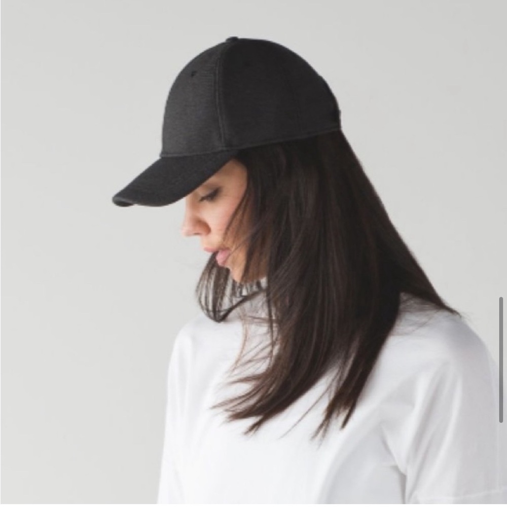 Lululem black cap like new